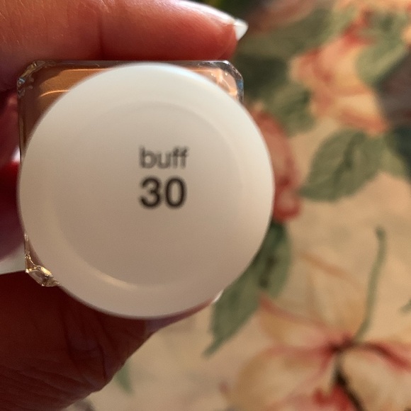 Neutrogena SkinClearing Oil-Free Makeup Size 1FL OZ - Picture 6 of 6